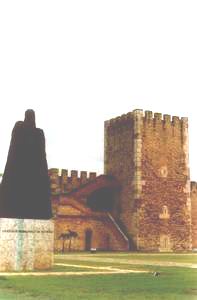 Estatua de fernàndez de Oviedo
